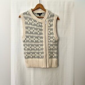 Banana Republic Wool Blend Sweater vest in Cream and Gray